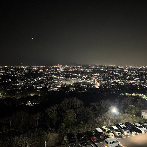 ドライブ中の夜景の写真